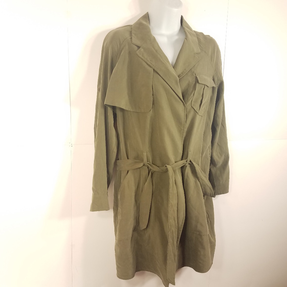 Banana Republic Tops - Banana Republic Button trench to coat